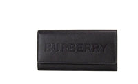 Burberry Porter – Clutch mit Überschlag aus genarbtem Leder in Schwarz mit geprägtem Markenlogo