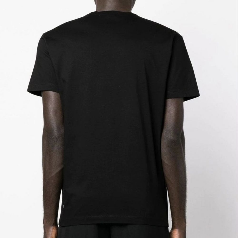 Dsquared² Erhöhen Sie Ihren Stil mit einem schicken schwarzen T-Shirt mit Rundhalsausschnitt